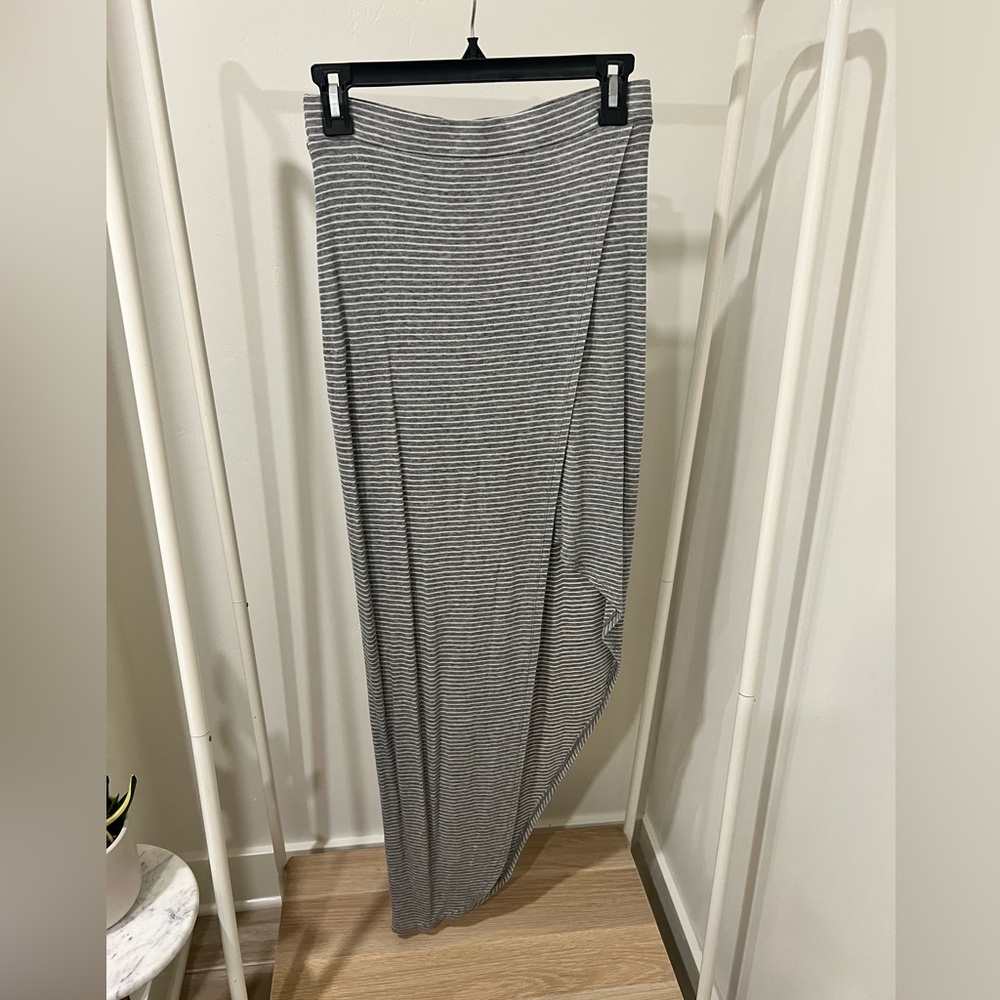 BCBG tulip hem grey striped skirt